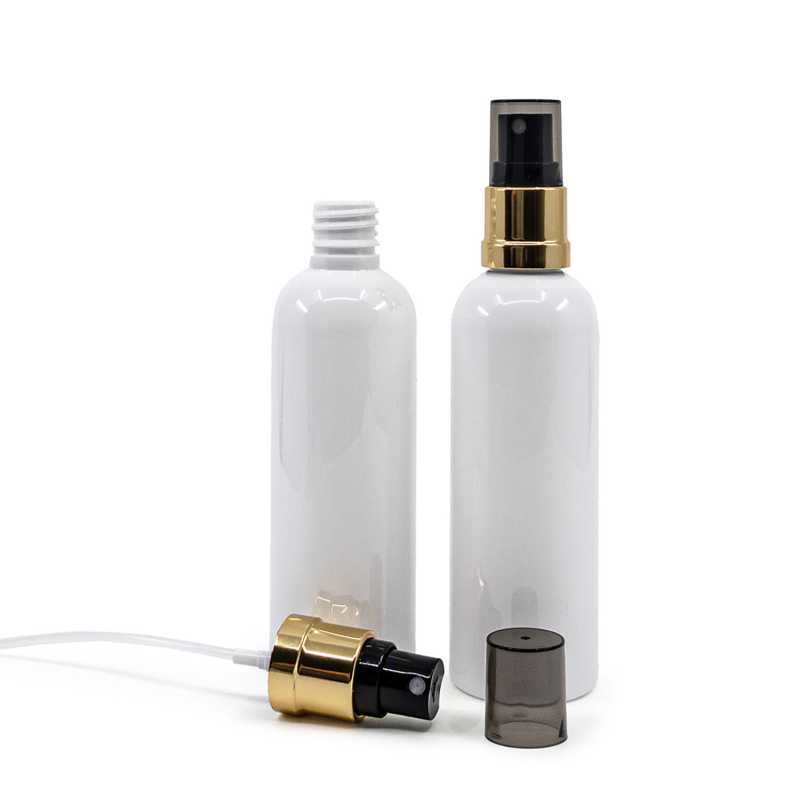 Frasco de plástico blanco, pulverizador negro y dorado, sobretapa ahumada, 100 ml