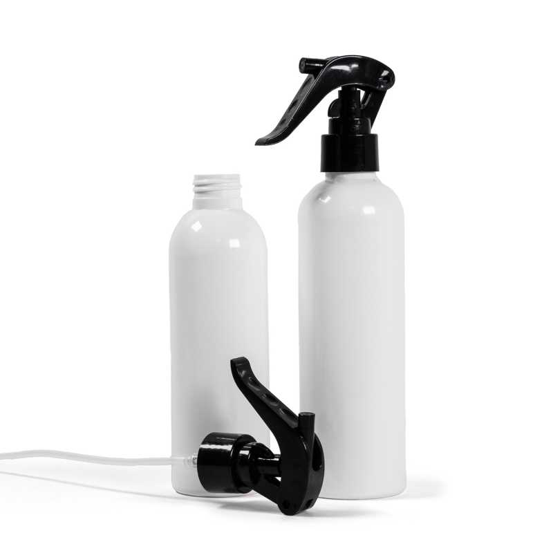Botella de plástico blanca, pulverizador de gatillo negro, 250 ml