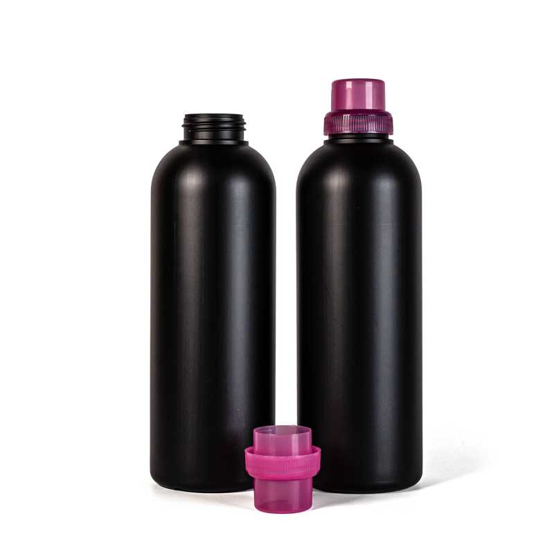 Botella de plástico, negra, tapón rosa, 1 l