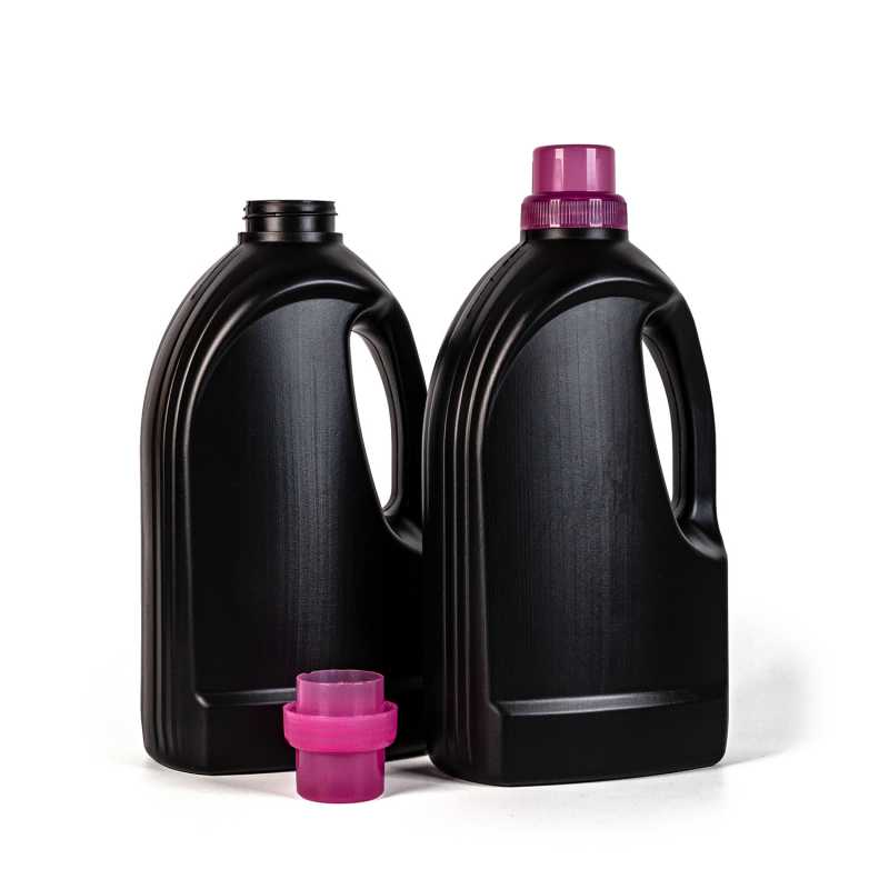 Botella de detergente de plástico, negra, tapón rosa, 1,5 l