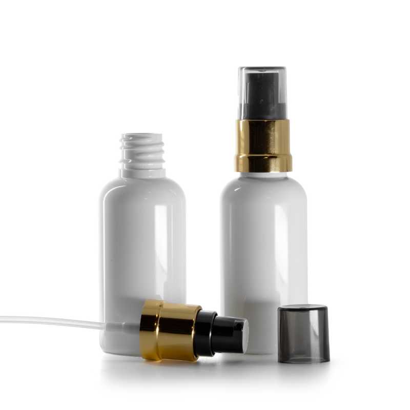 Frasco de plástico blanco, bomba negra y dorada brillante con sobretapa ahumada, 50 ml