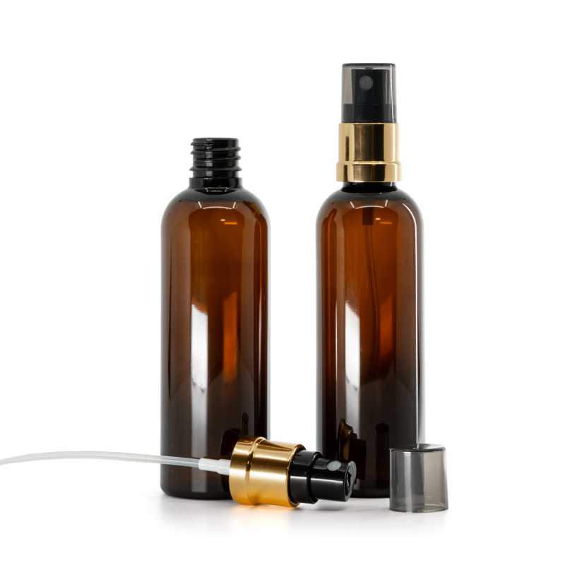 Frasco de plástico ámbar, pulverizador negro y dorado, sobretapa ahumada, 100 ml