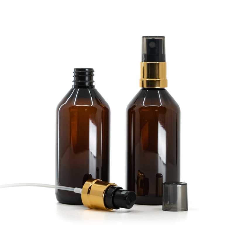Botella de plástico marrón, pulverizador negro y dorado, sobretapa ahumada, 115 ml