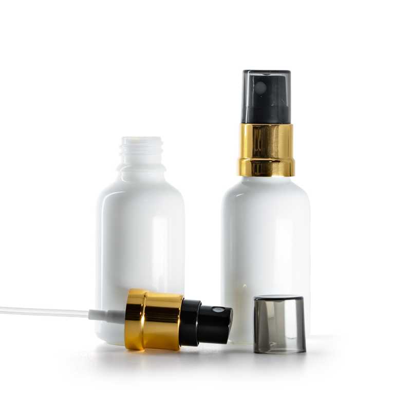Frasco de vidrio blanco, pulverizador negro y dorado con sobretapa ahumada, 30 ml