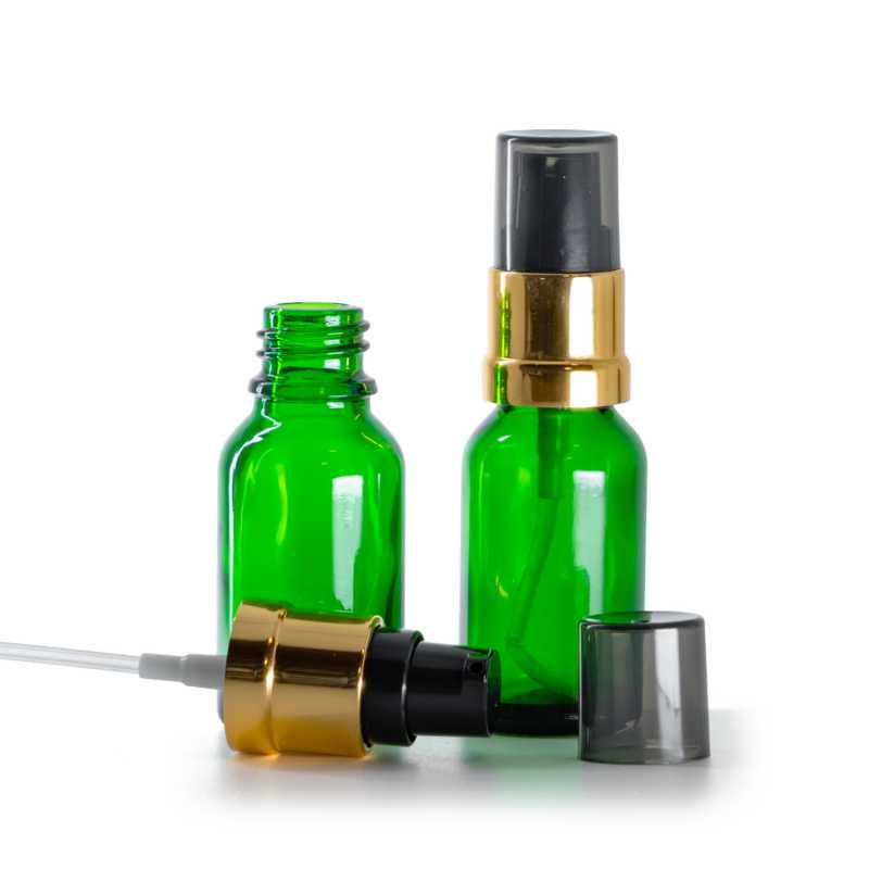 Frasco de vidrio verde, bomba negra y dorada brillante con sobretapa ahumada, 15 ml