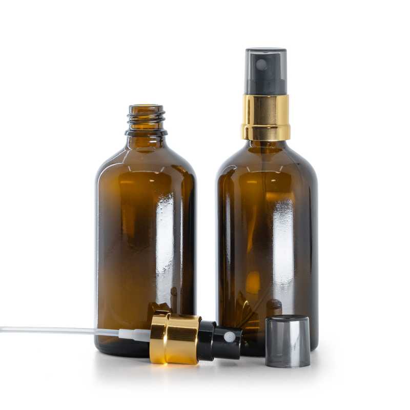 Frasco de vidrio ámbar, pulverizador negro y dorado, sobretapa ahumada, 100 ml