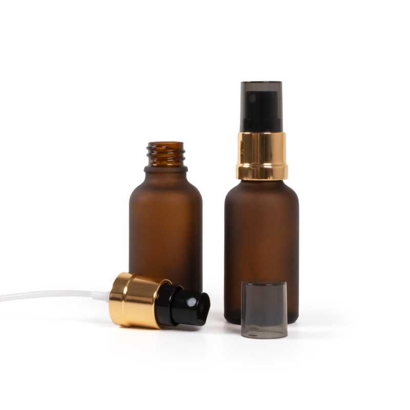 Frasco de vidrio ámbar mate, pulverizador negro y dorado, sobretapa ahumada, 30 ml